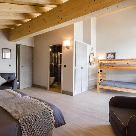 לינה וארוחת בוקר Chalet Hermine 2*